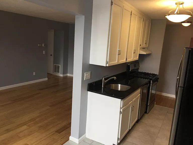 44 Shrewsbury Green Dr #J — Photo 1