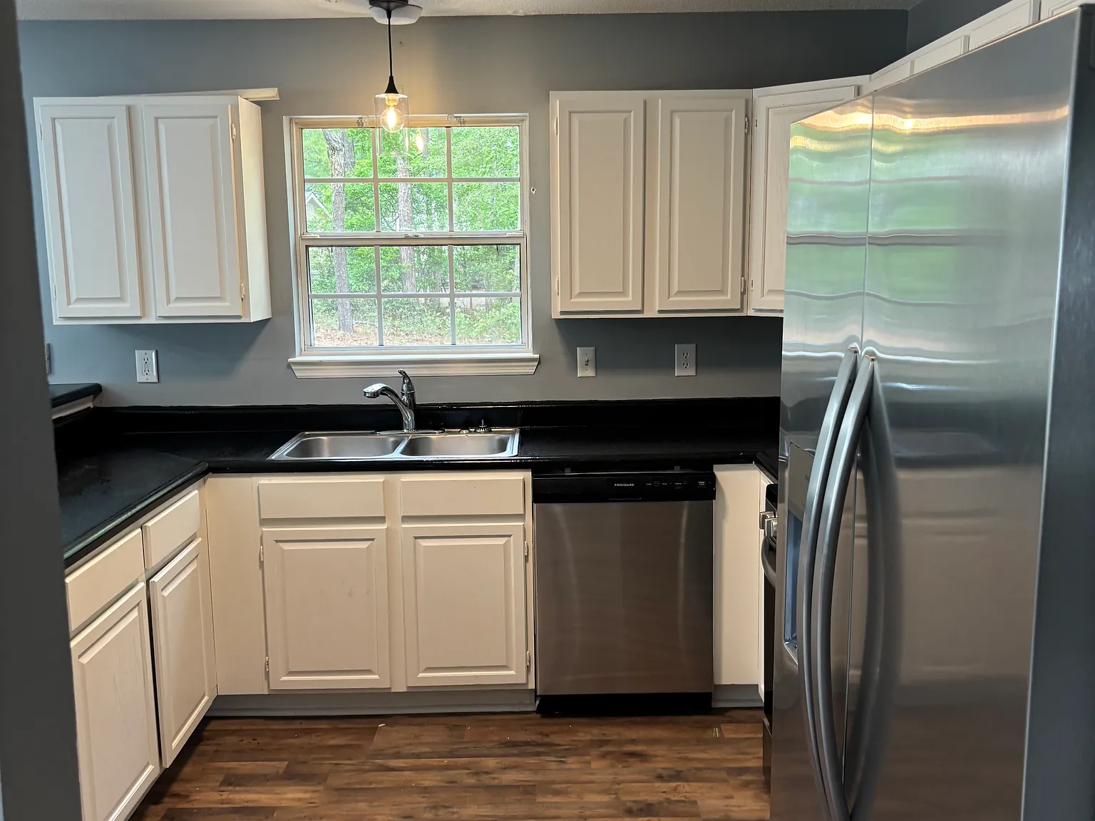 3 bed, 1200 sqft, $2,300 — Photo 3