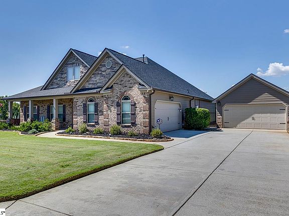 2nd image of 198 Harbrooke Cir