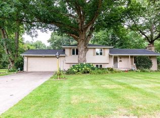 52610 Bamford Dr, South Bend, IN 46637