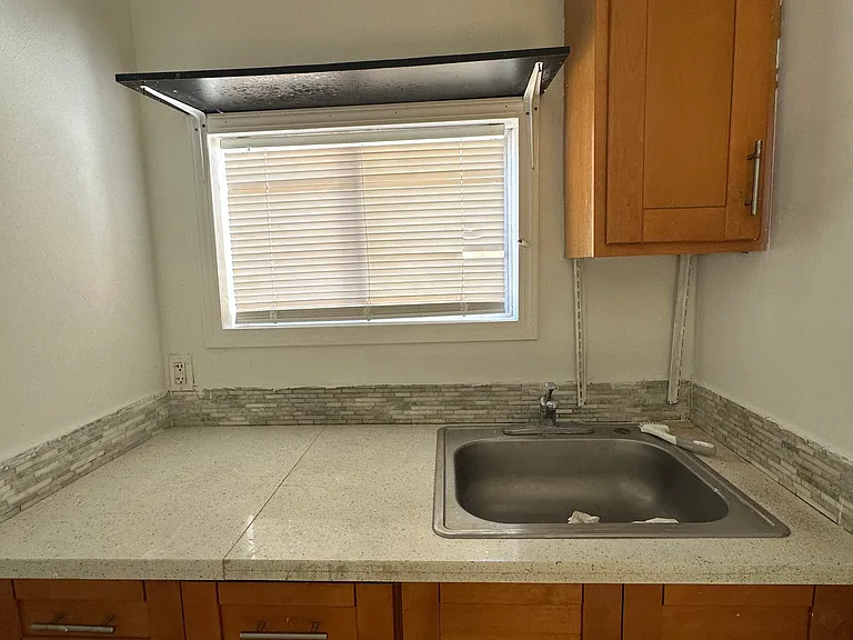 524 Sycamore Ave — Photo 3
