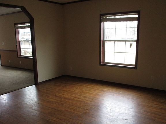 4th image of 301 E State Road 58