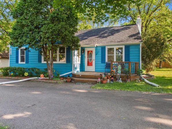 1015 County Road B2 W, Roseville, MN 55113