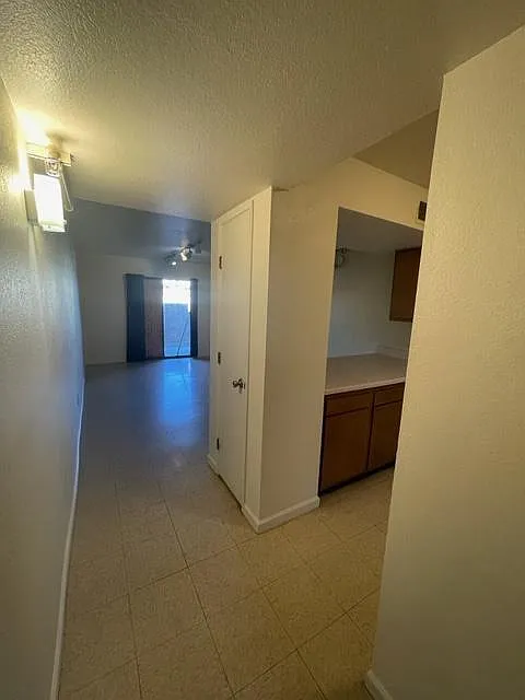 2 bed, 1.0 bath, 775 sqft, $1,300 — Photo 2