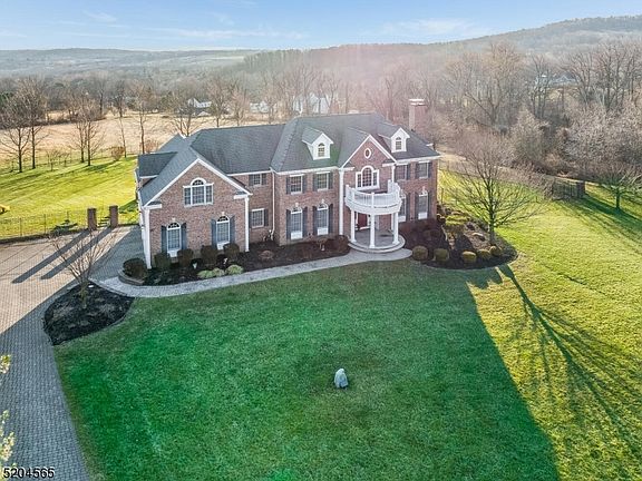 4th image of 1 Glencree Ln