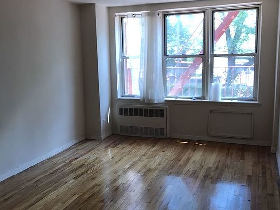 4th image of 465 E 7th St APT 2D