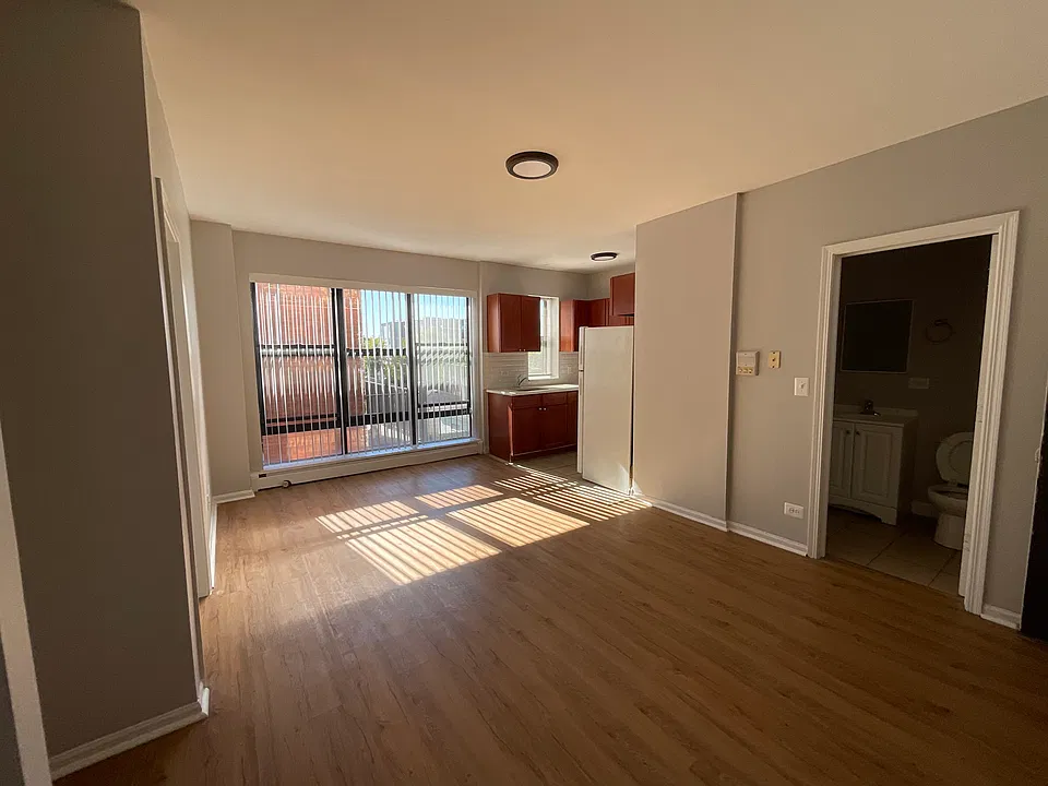 6450 S Kenwood Ave #102