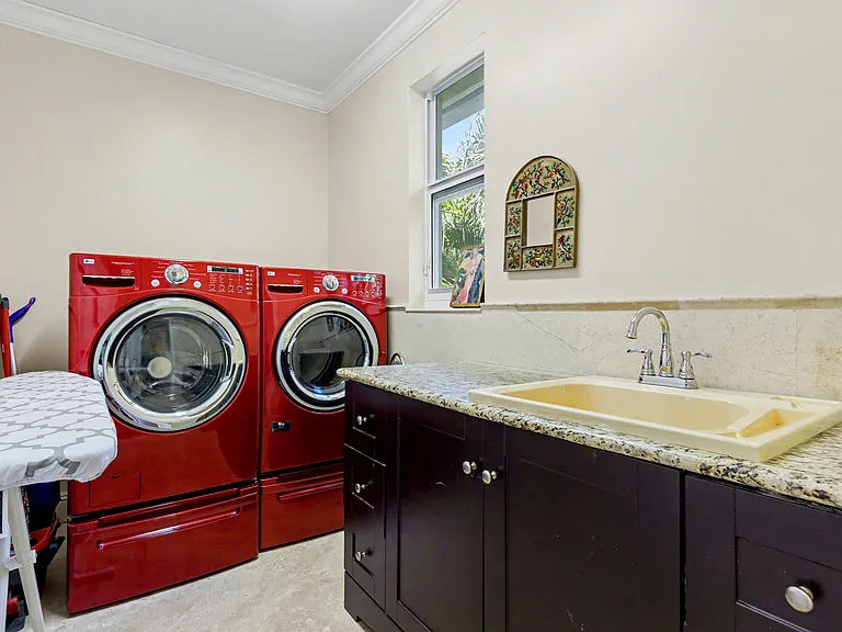 860 E Park Dr — Photo 42