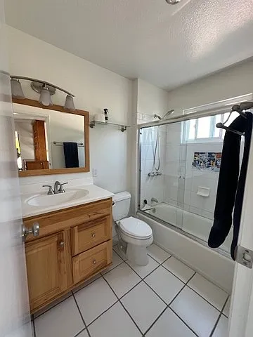 Upstairs full bathroom (shared by both upstairs bedrooms)