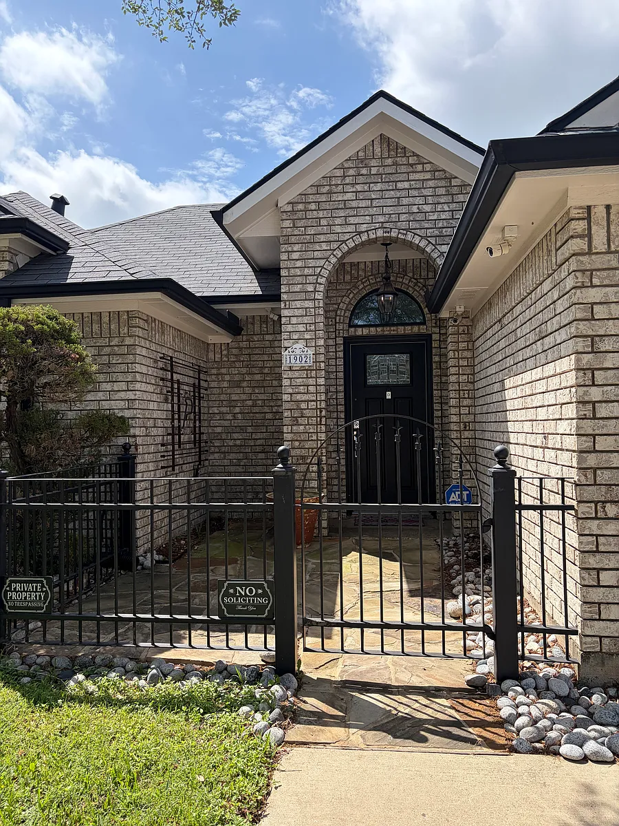 Entry - 1902 High Meadow Dr