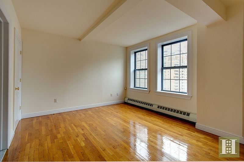 1st image of 17 Park Ave APT 201