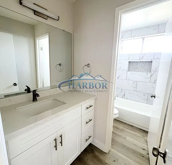 2315 S Grand Ave #10 — Photo 9