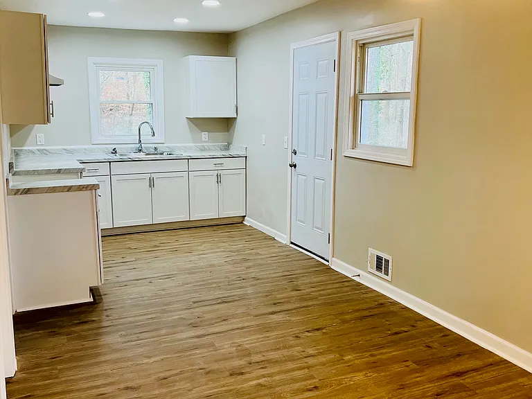 2535 Susan Ln SW — Photo 4