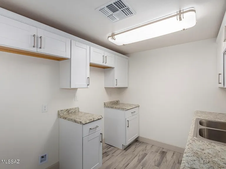 6824 S Burcham Ave — Photo 16