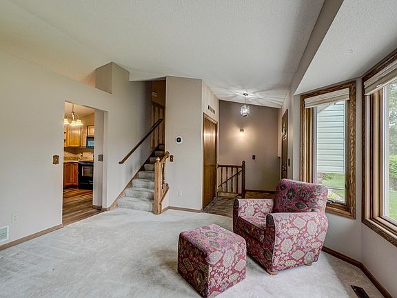 3rd image of 1751 Orchid Dr N