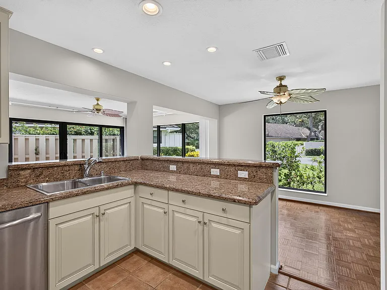 11354 Briarwood Pl — Photo 17