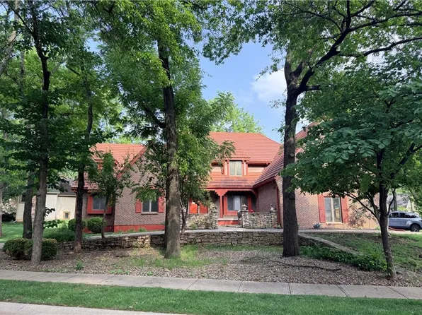 12101 Pawnee Ln, Leawood, KS 66209