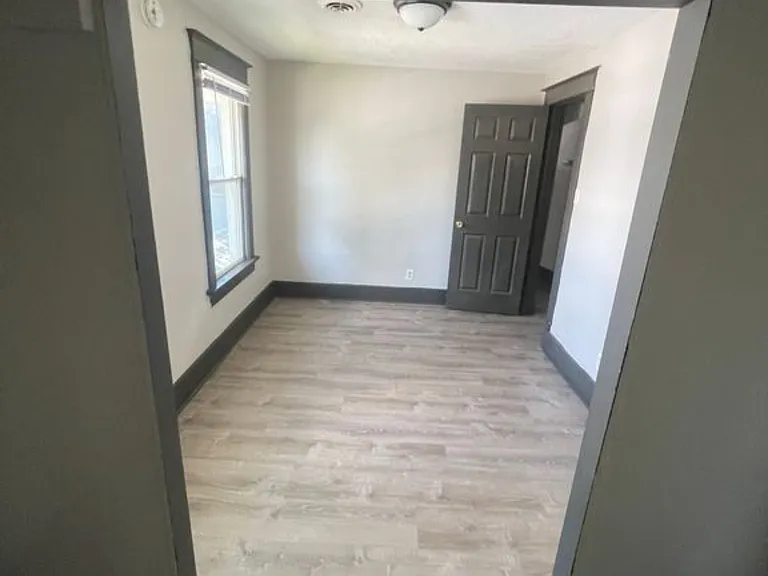 605 Linwood Ave #4 — Photo 10