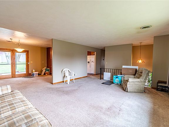 5th image of 252 Shepard Dr