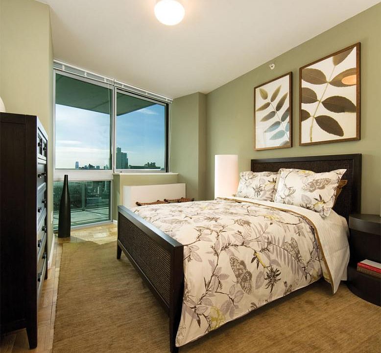 1st image of 505 W 37th St APT 1010