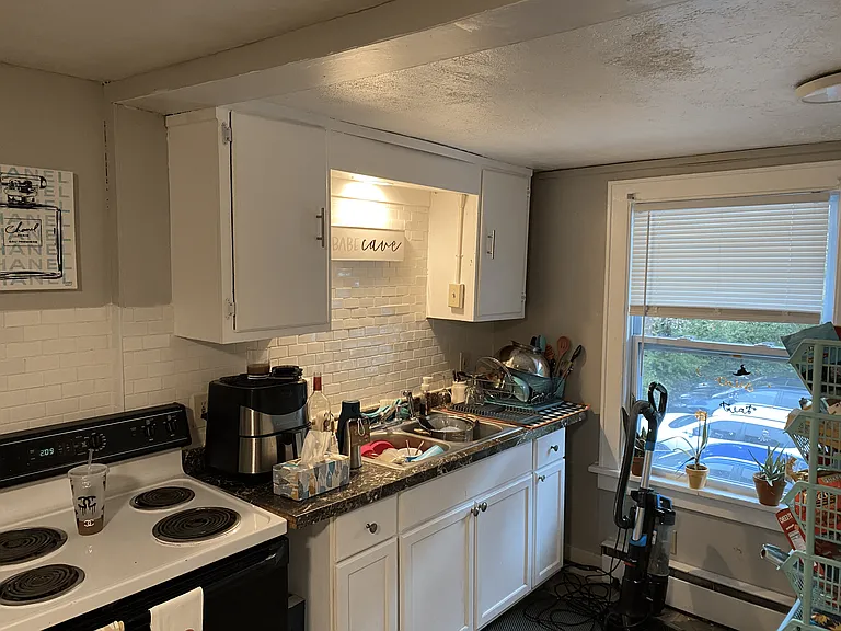 320 E College Ave — Photo 4