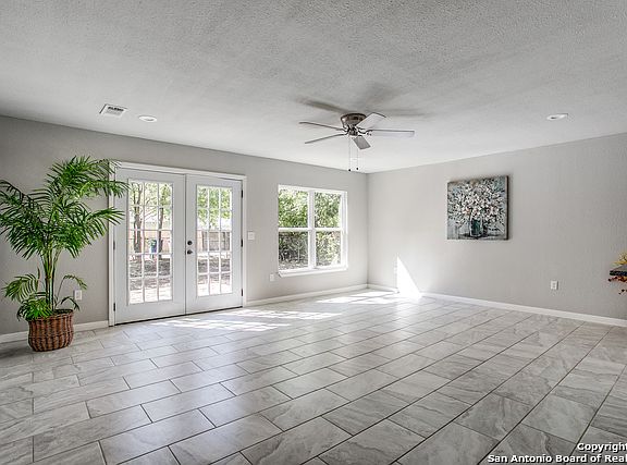 5th image of 218 Burwood Ln