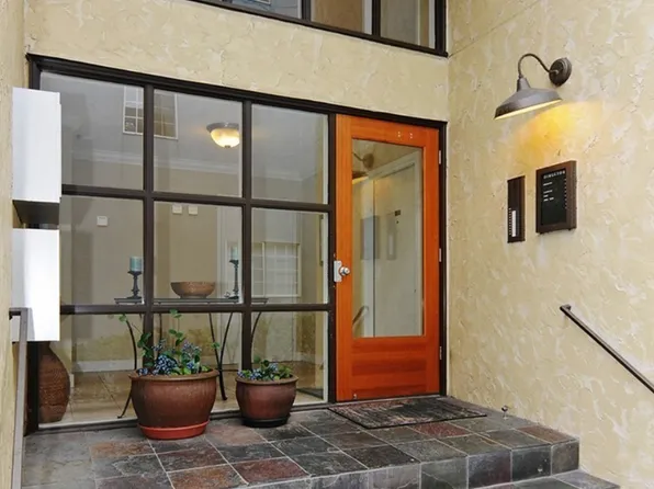 3626 14th Ave W APT 204, Seattle, WA 98119