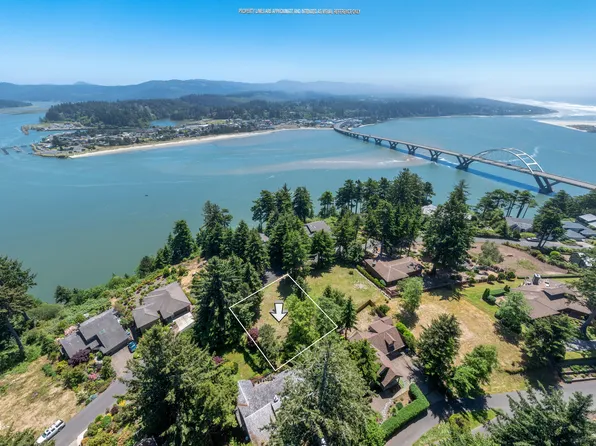 734 NW Highland Dr, Waldport, OR 97394