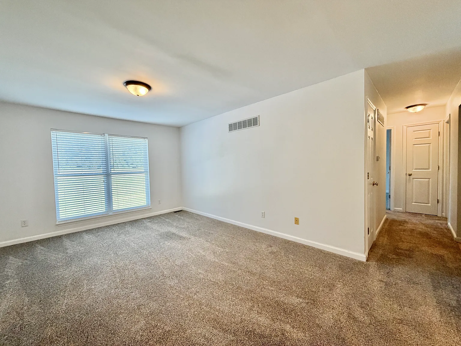 2 bed, 900 sqft, $1,245 — Photo 4