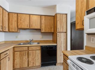1013 Woodland Heights Ct SE APT 8, Cedar Rapids, IA 52403