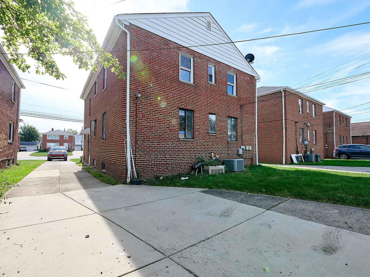 2 bed, 988 sqft, $1,055 — Photo 2