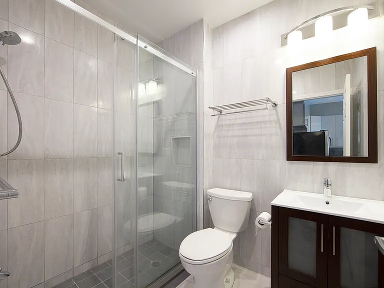 225 E 30th St #2R — Photo 5
