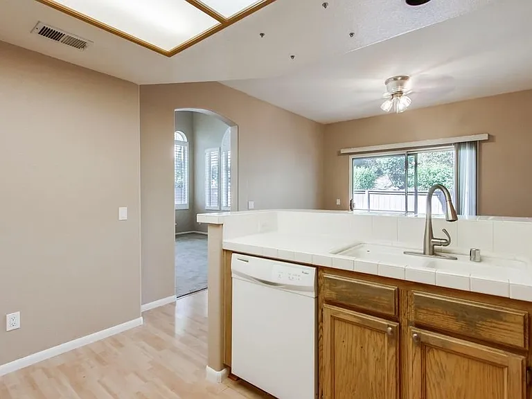 1879 Matin Cir #140 — Photo 10