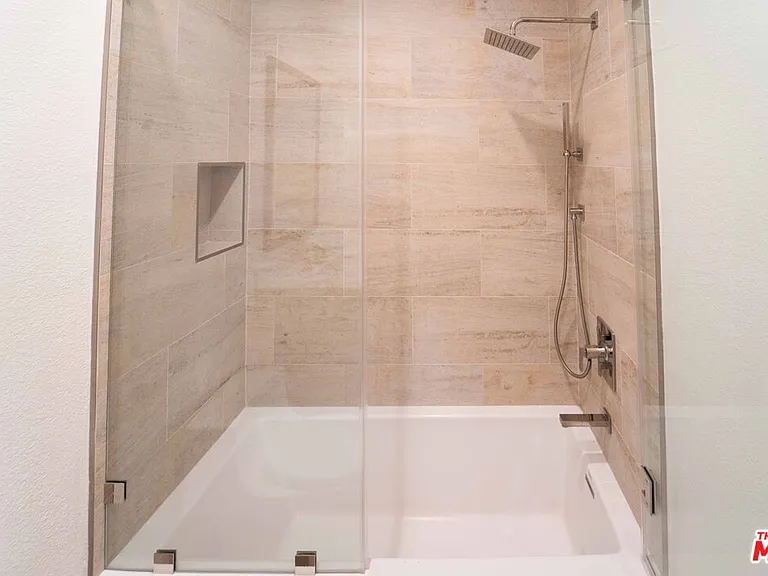 12011 Goshen Ave #202 — Photo 22