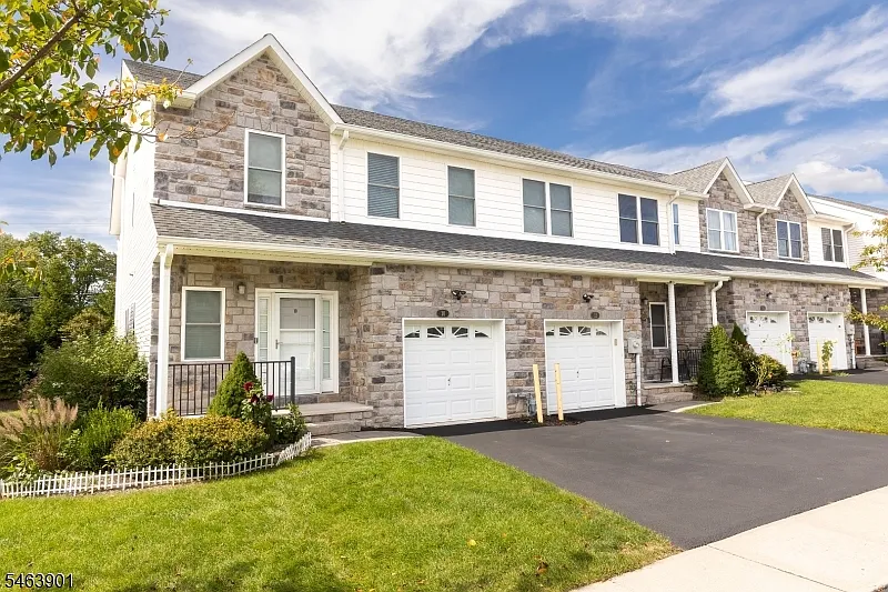 3 bed, 2.5 bath, $4,200 — Photo 2