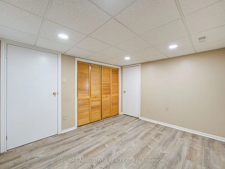 1156 Old Colony Rd #LOWER — Photo 31
