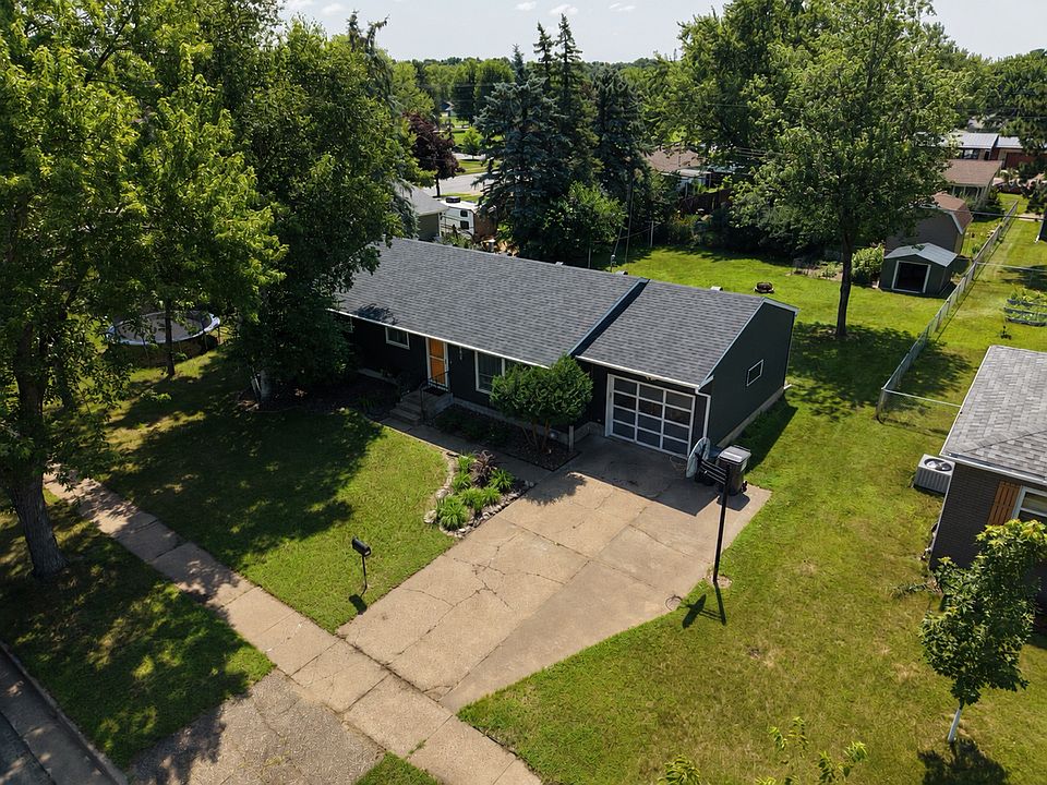 2nd image of 2411 Lynn Ave