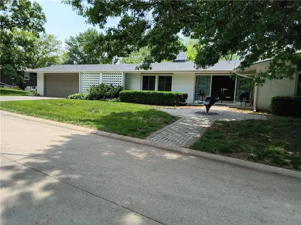 8 Lindenwood Ln, Saint Joseph, MO 64505