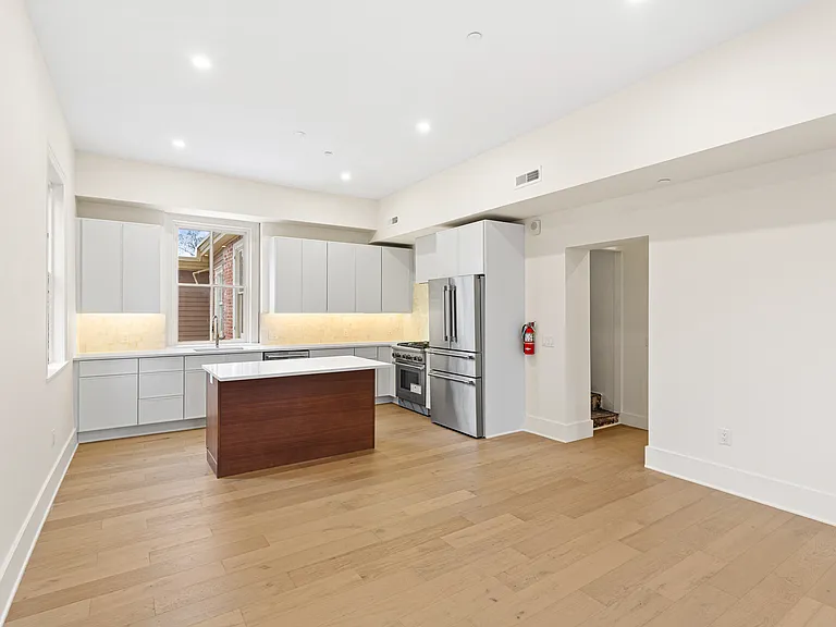 300 Kings Hwy E #C — Photo 3