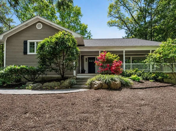 3 Carriage Court, Dix Hills, NY 11746