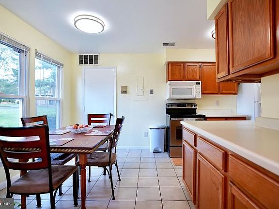 4th image of 19905 Appledowre Cir #283