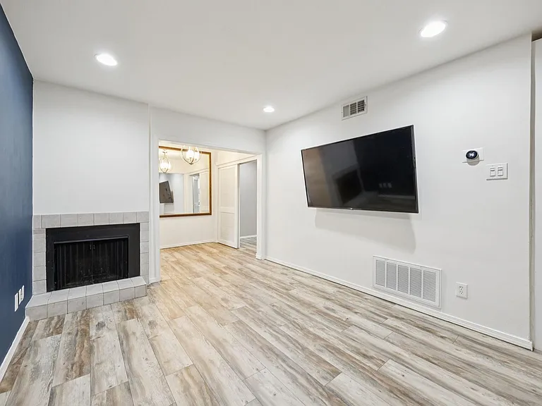 4044 Buena Vista St #117 — Photo 1