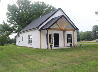 402 N Bynum Rd, Lone Jack, MO 64070