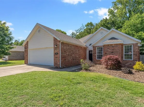 3036 Eaglecrest Cir, Springdale, AR 72762