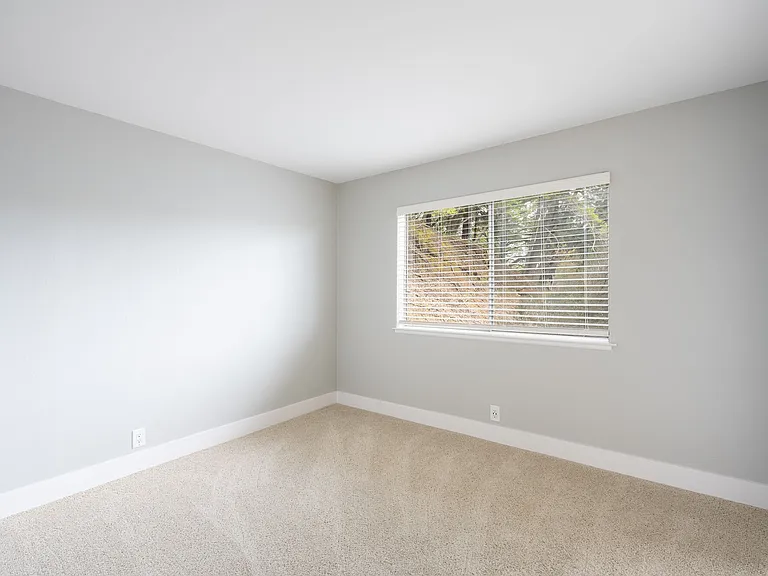 Skylark Apartments — Photo 16