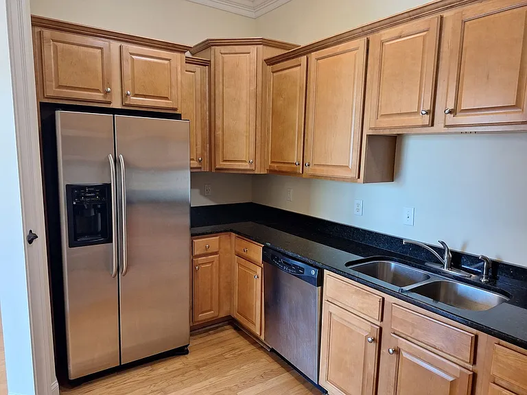 5215 Center St #201 — Photo 6