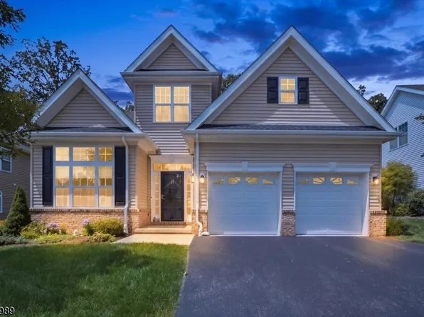 27 Harrison Way, Mount Arlington Boro, NJ 07856