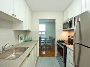 300 St. Clair West, Toronto, ON M4V 1S4