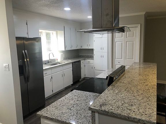 3rd image of 103 Essex Ct