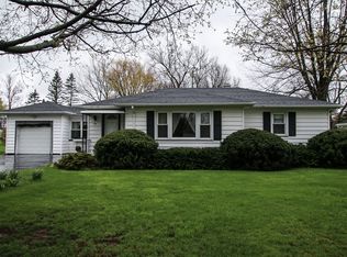 34 Adela Cir, Rochester, NY 14624